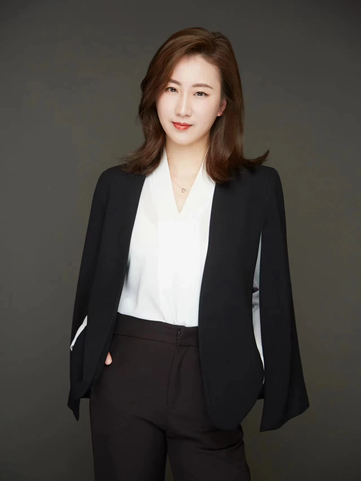 杨越 刑委会副主任 形象照